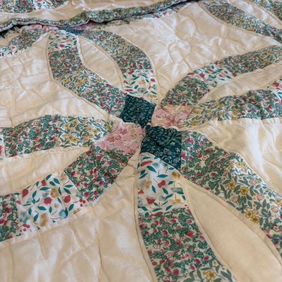 Wedding ring quilt - Picture 2 of 3